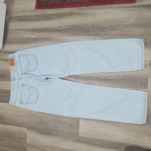 NWT Levis lightwash jeans - Picture 3 of 5